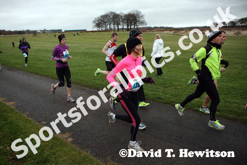 Blue 128, Newcastle Racecourse Half/Marathon/50k, Newcastle Racecourse, Gosforth, Newcastle. Photo: David T. Hewitson/Sports for All Pics
